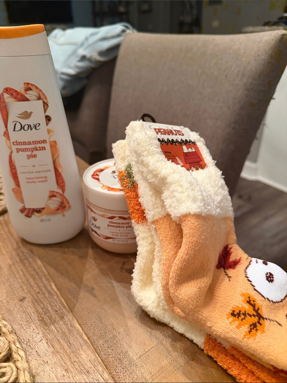 Peanuts Cozy Fall Fuzzy Socks dove wash and limited addition scrub 3 pc